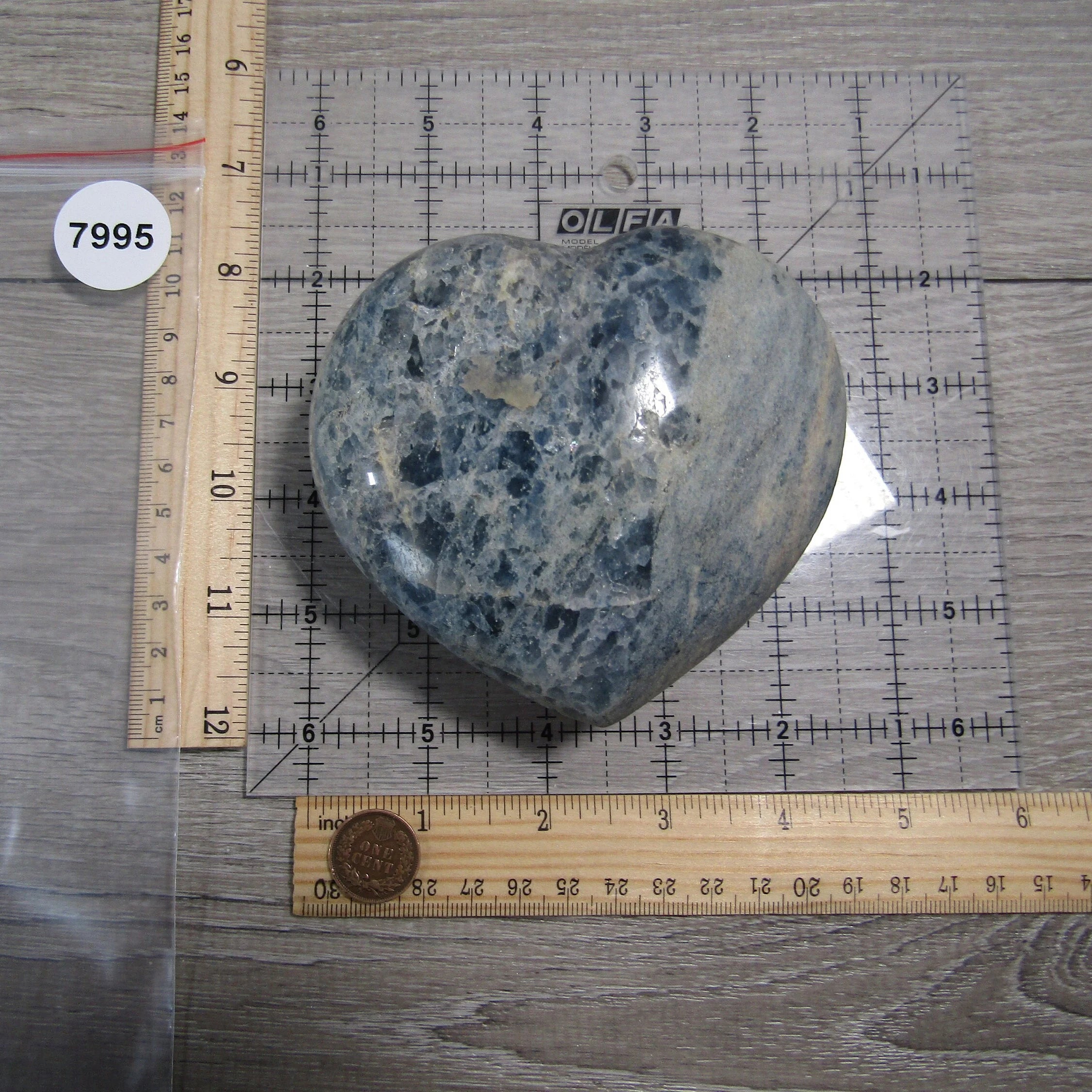 Wholesale blue quartz heart stone for metaphysical shops and gift stores