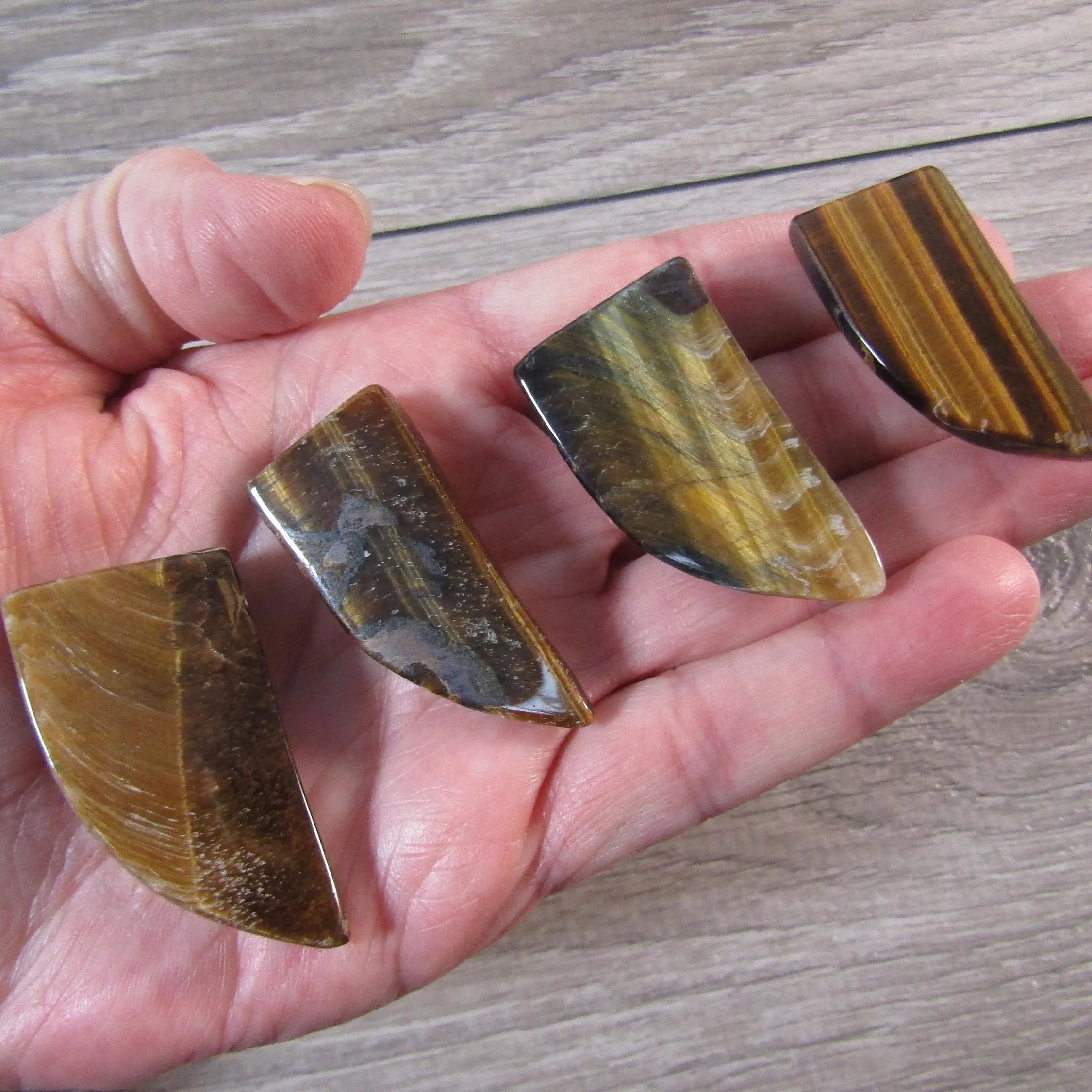 Men’s Gemstone Slice with Pointed Edge – Crystal Gift