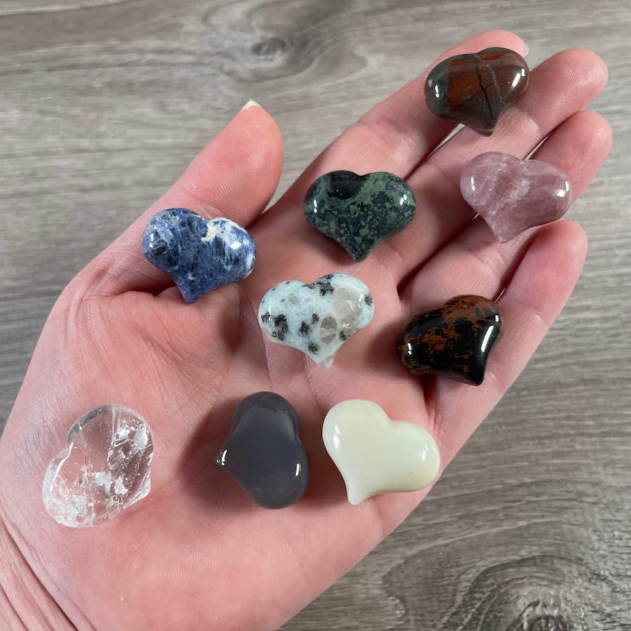 Group of 25mm wholesale gemstone heart pocket stones