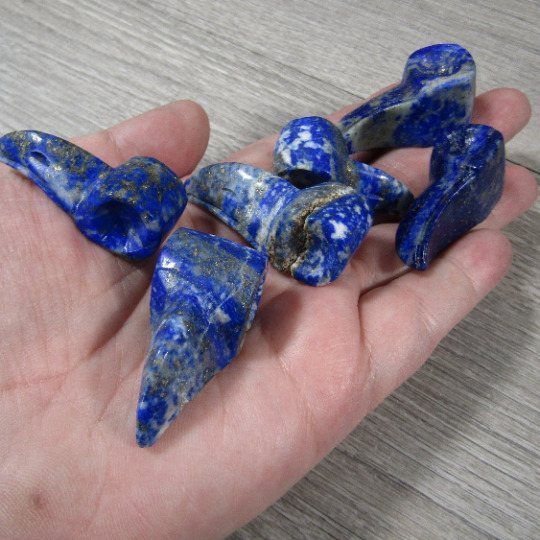 lapis lazuli gemstone figurine raven skull for witchy stores