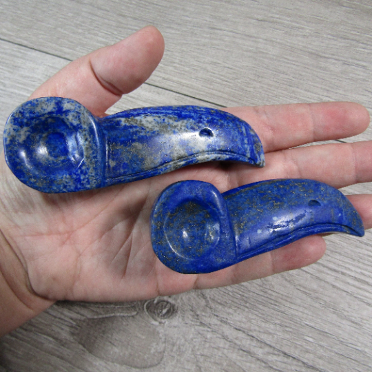 Gemstone Raven Skull Figurine – Carved Crystal Decor