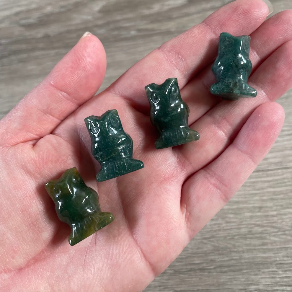 Small owl home decor carved in natural moss agate wholesale