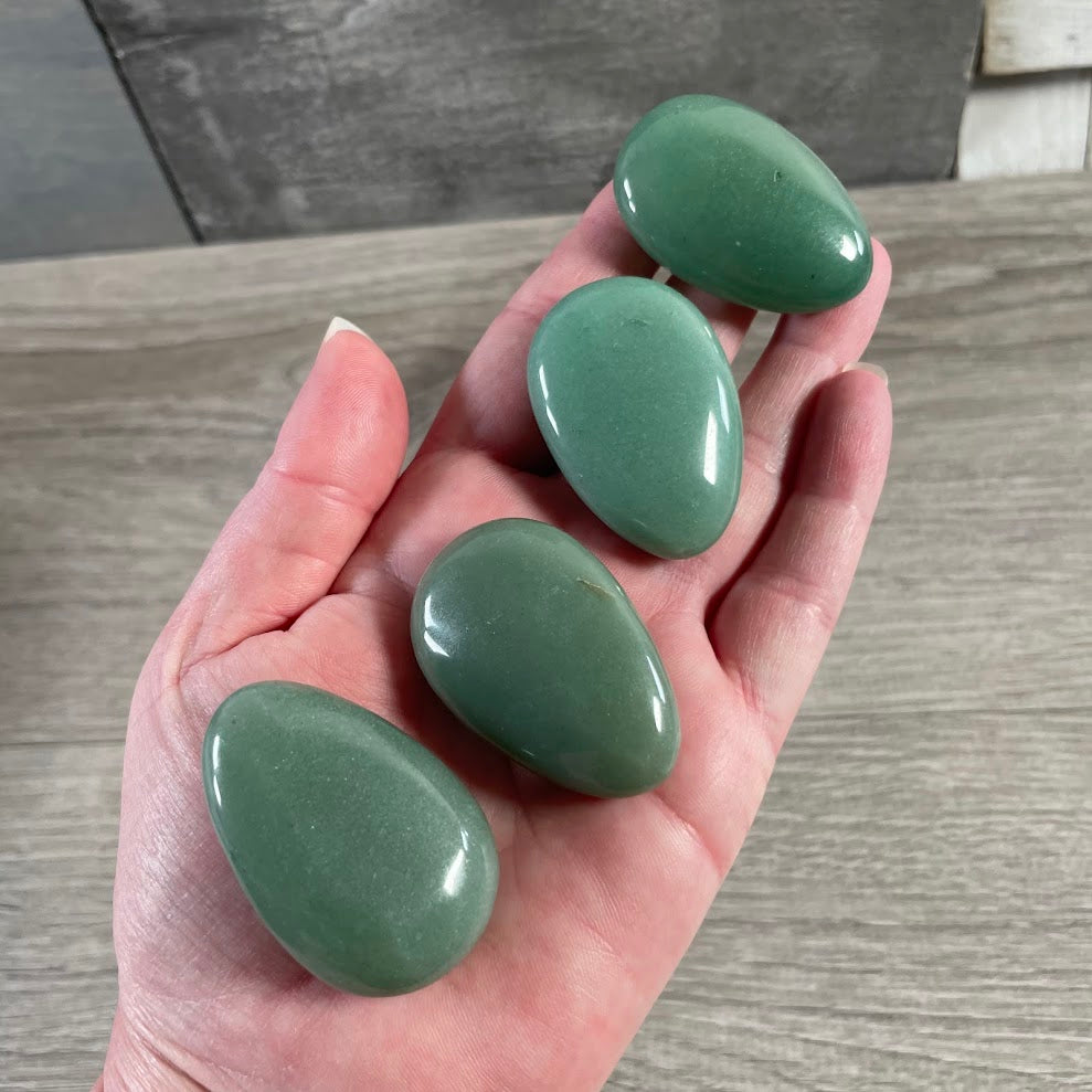 Wholesale gemstone palm stones for metaphysical stores
