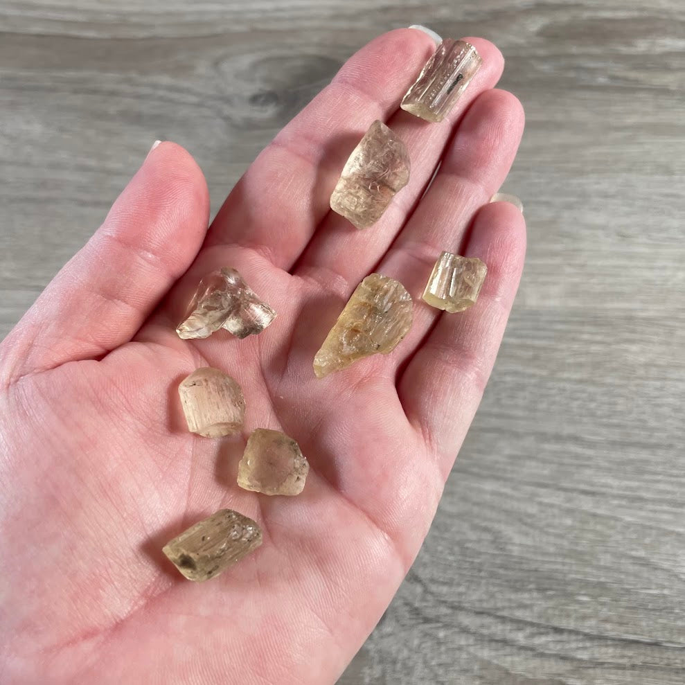 Wholesale Scapolite raw crystals and natural mineral specimens