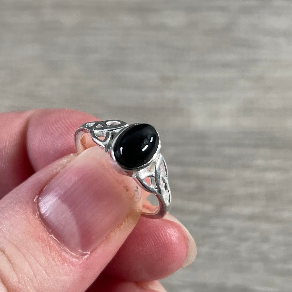 onyx ring in sterling silver with the trinity knot for gift shops wholesale