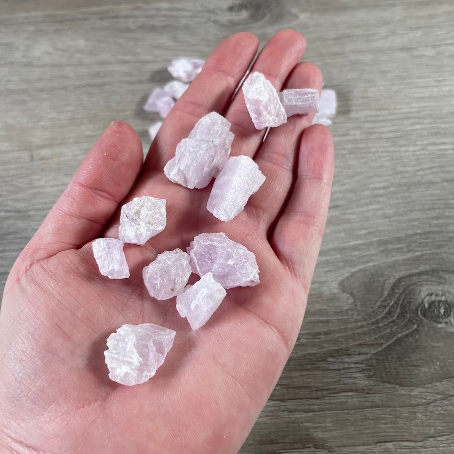 Wholesale kunzite rough stones showing natural pink and lavender tones