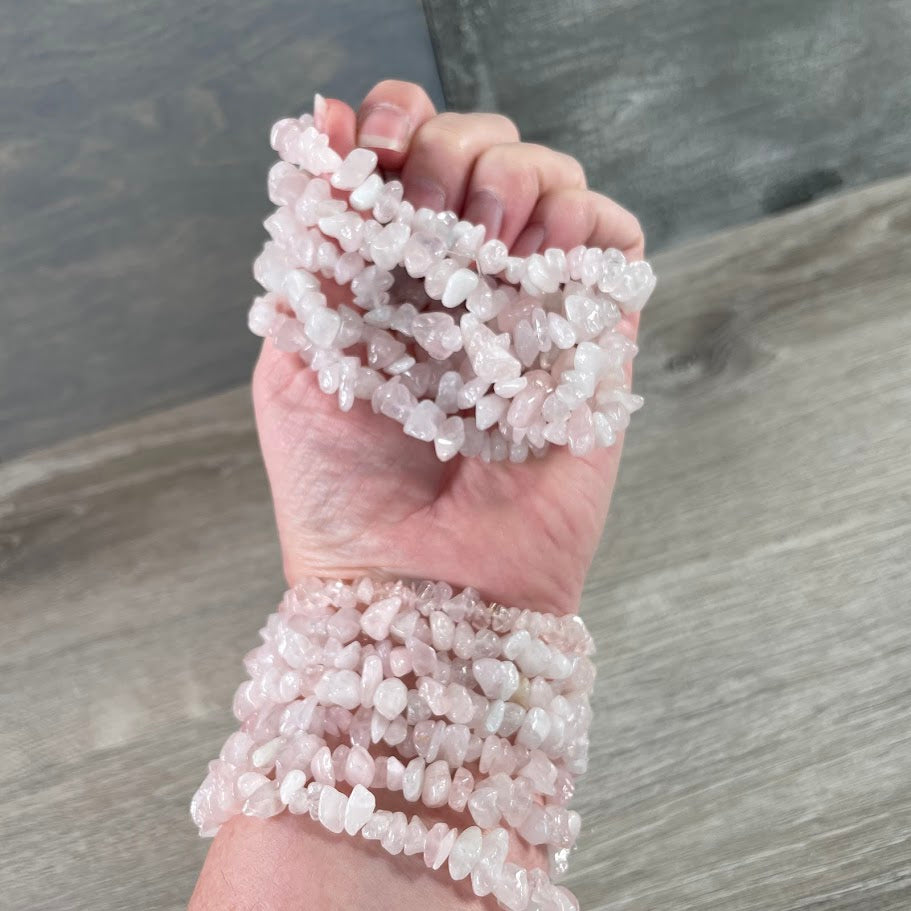 Wholesale rose quartz polished gemstone chip bracelets for boutique jewelry displays