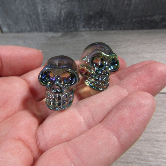 Small glass skulls for resale