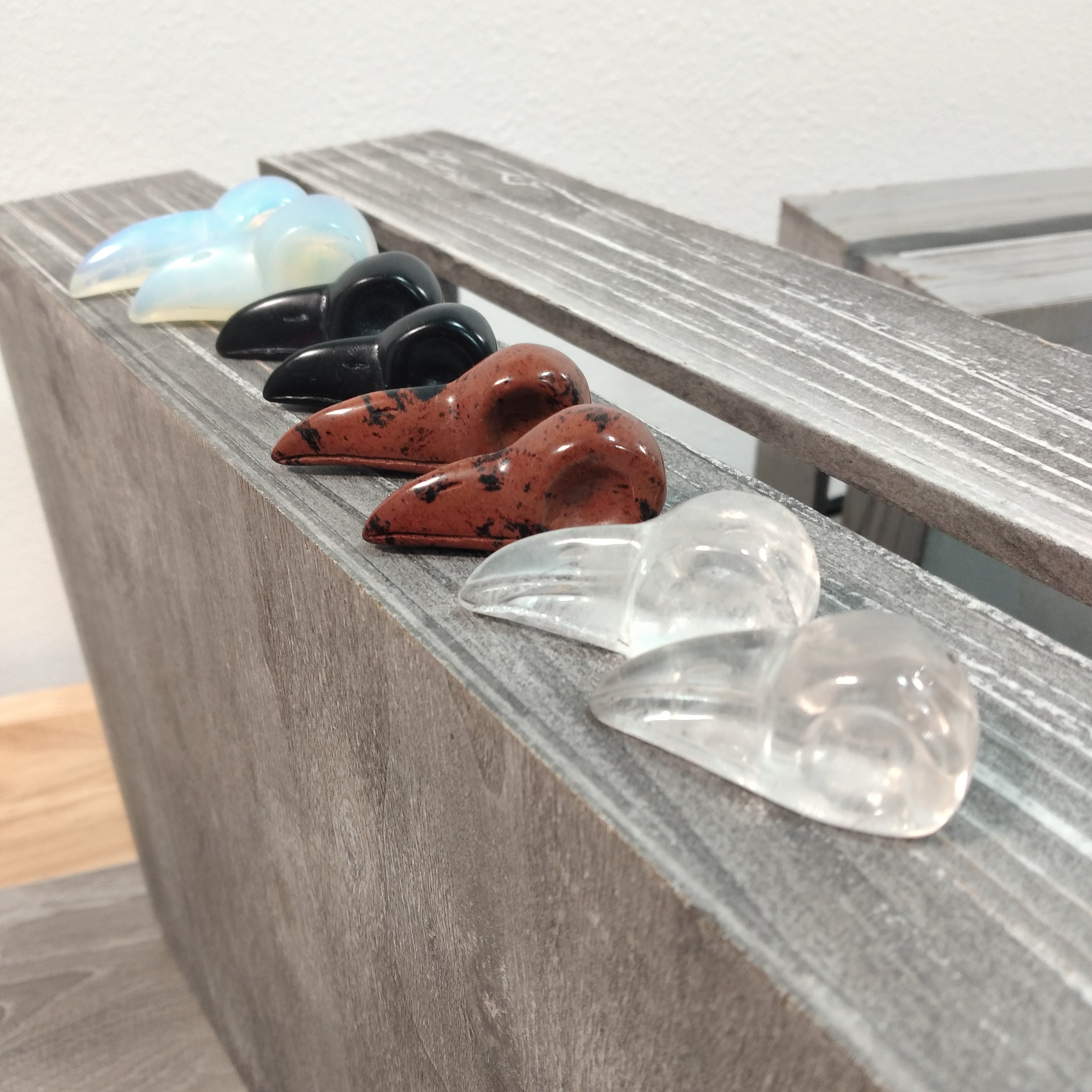 Raven skull crystal carving for metaphysical use - wholesale