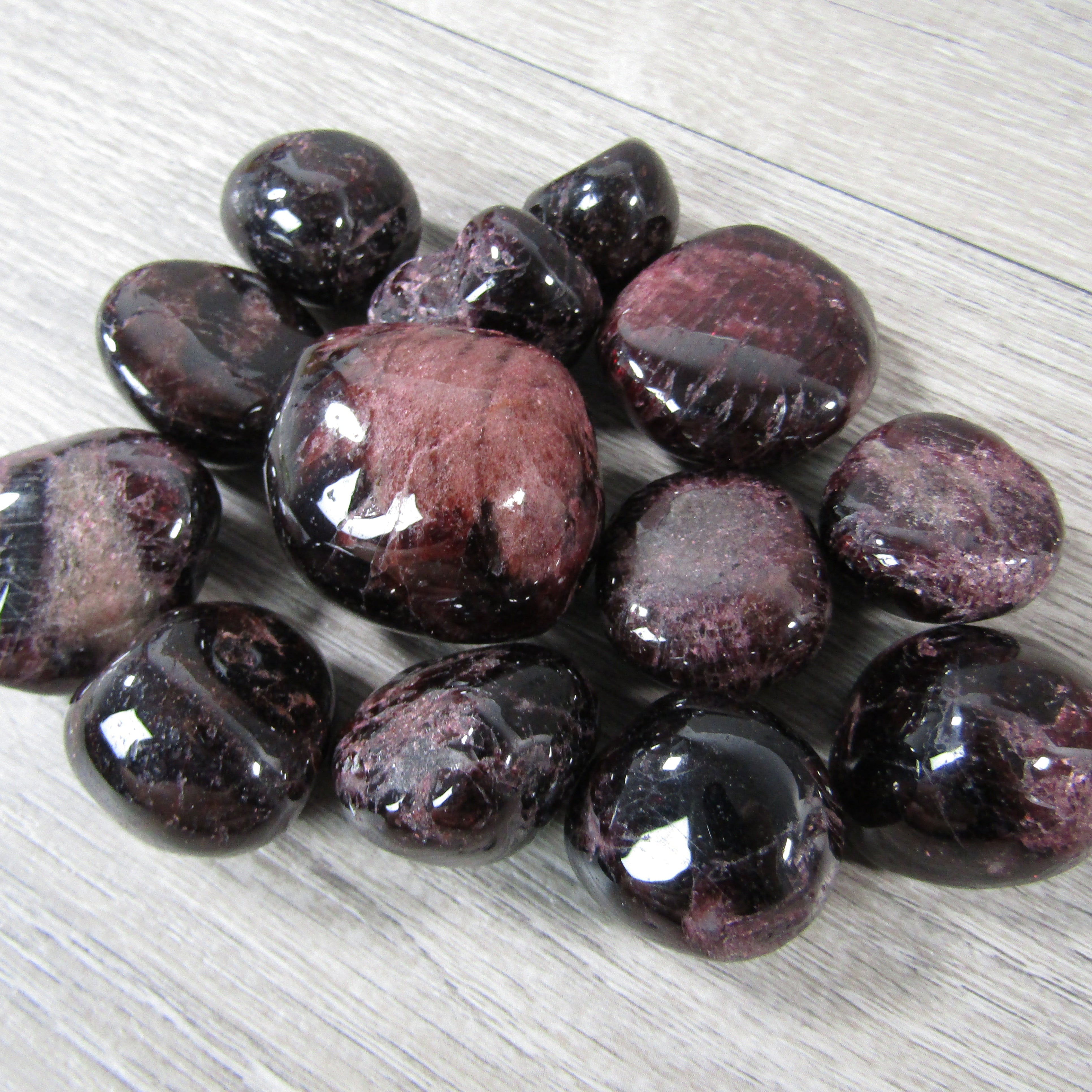 Wholesale polished Garnet stones for energy work