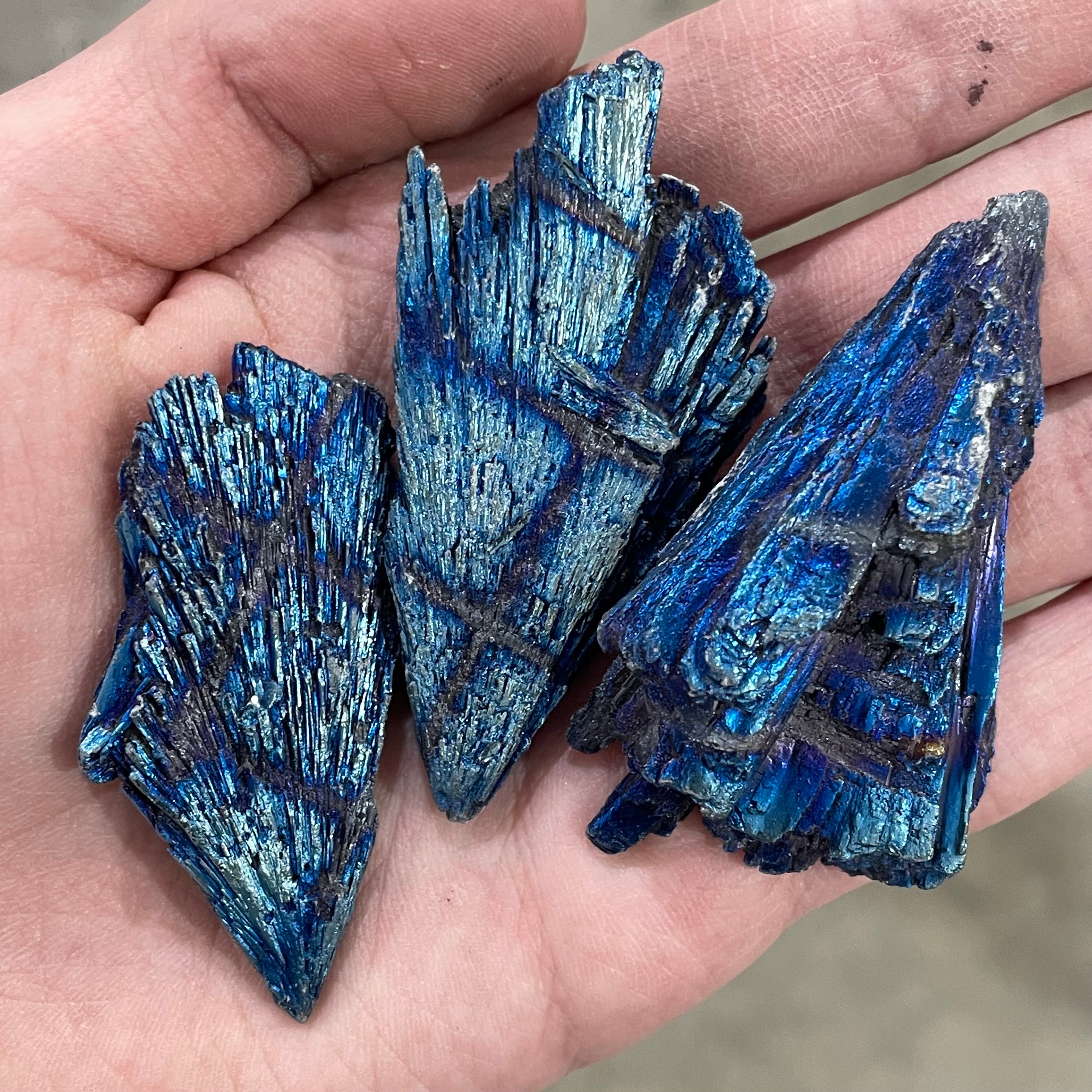 Wholesale kyanite fan cluster for resale and decor