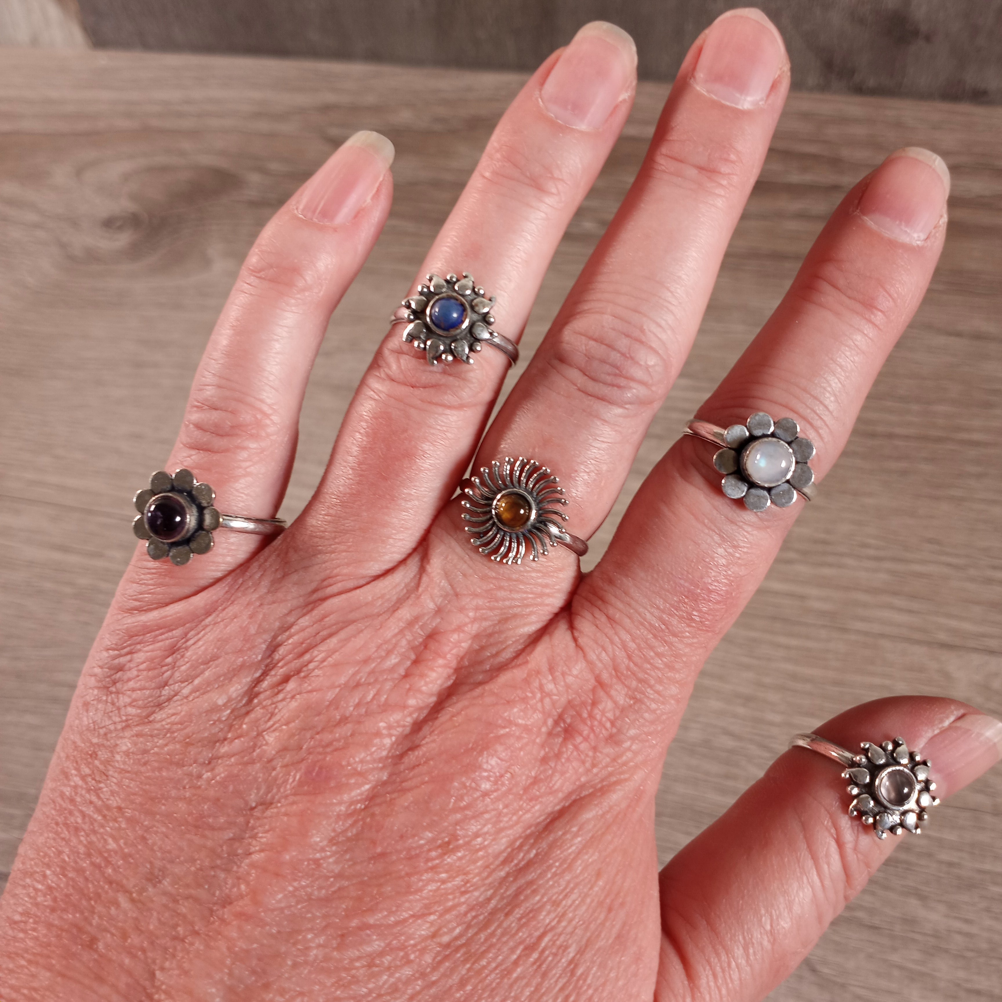 Gemstone Pot Metal Ring by Size Flower Styles