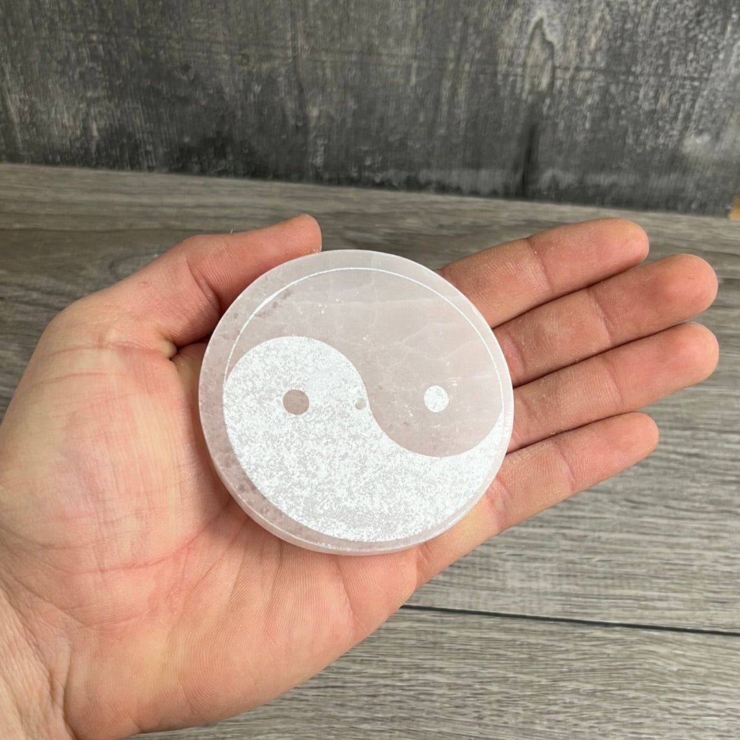 etched yin and yang on selenite plate wholesale