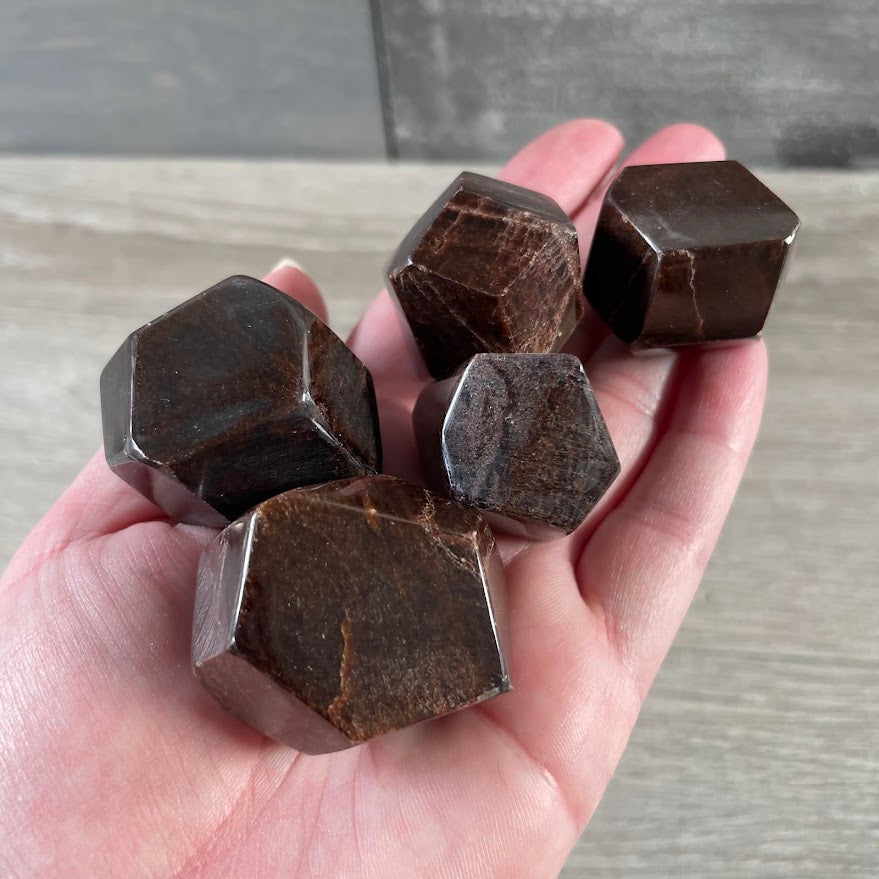 Wholesale Garnet dodecahedron gemstone for crystal shops