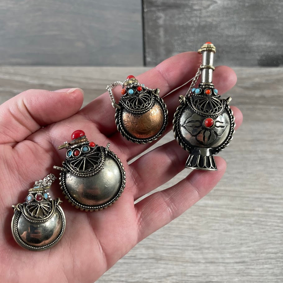 Assorted pot metal stash bottles wholesale for crystal shops