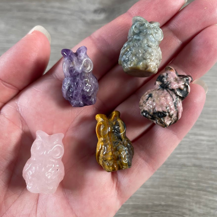 Small Gemstone Owl Figurine – Crystal Decor, Carved Stone Animal Statue, Mini Collectible