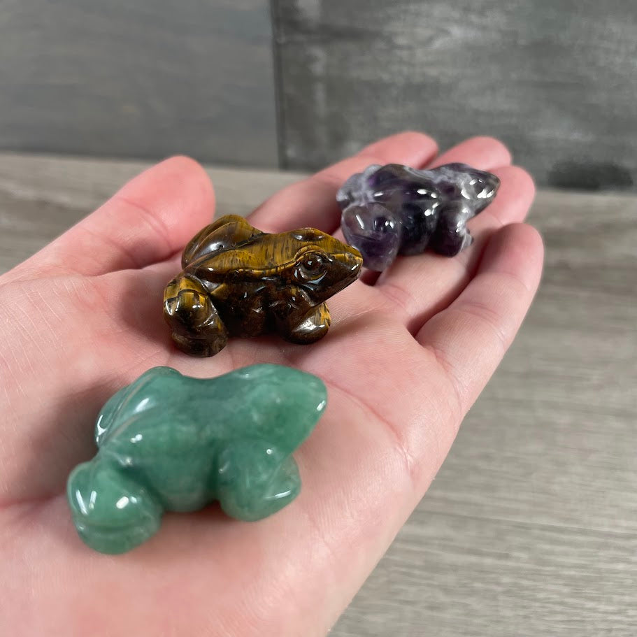 Carved crystal frog animal carvings in assorted stones