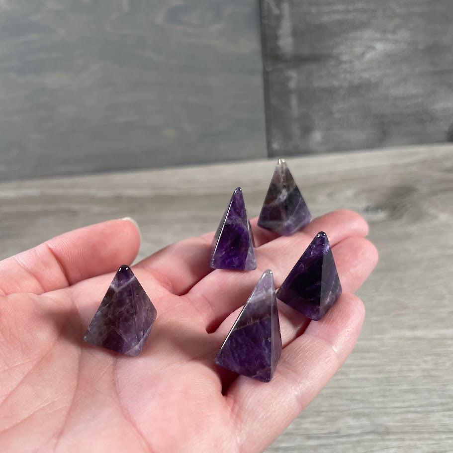 amethyst natural crystal pyramid for Reiki wholesale