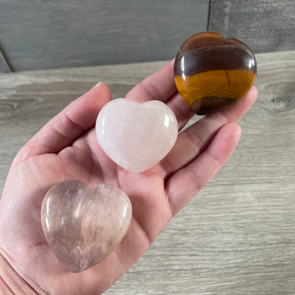 Stone hearts in mixed crystal varieties