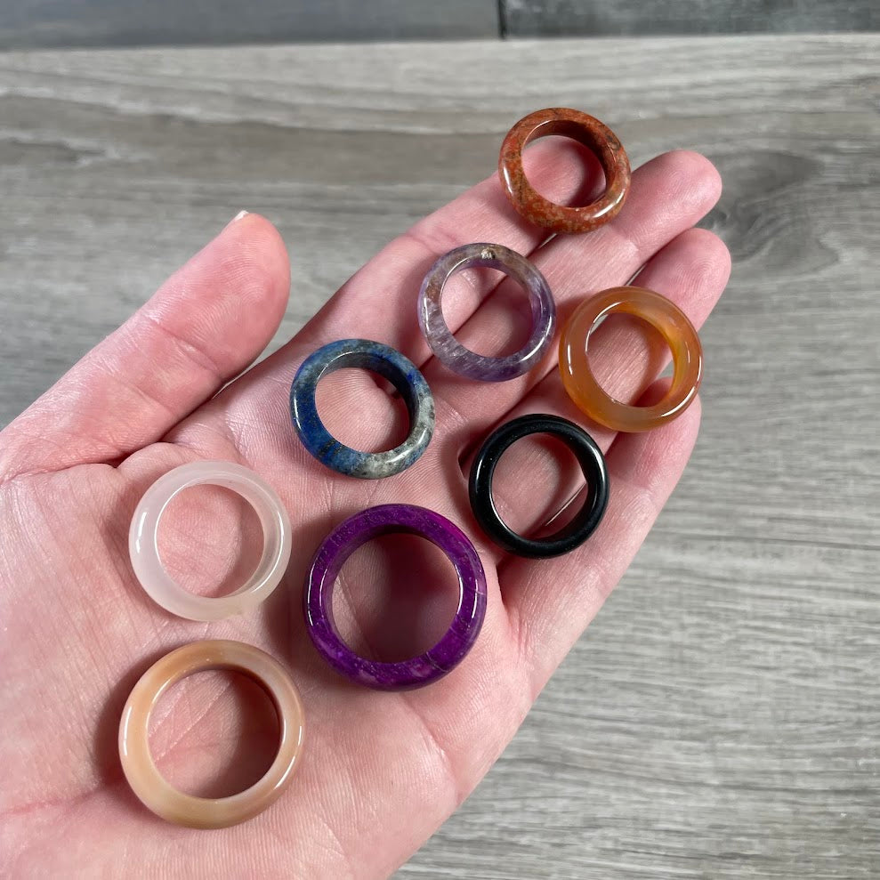 Wholesale crystal jewelry rings in assorted gemstones and sizes