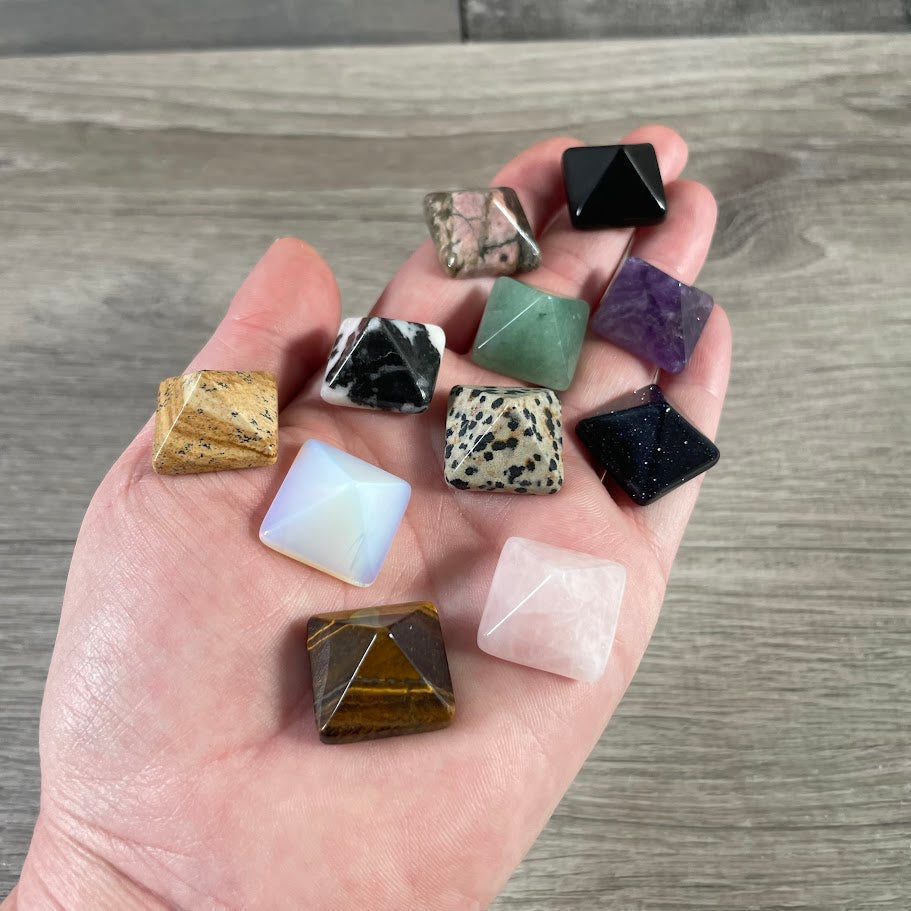 assorted wholesale crystal pyramid for meditation