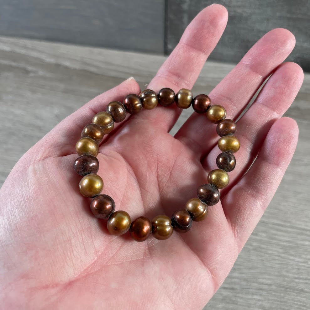 Beaded freshwater pearl bracelet for boutique jewelry displays