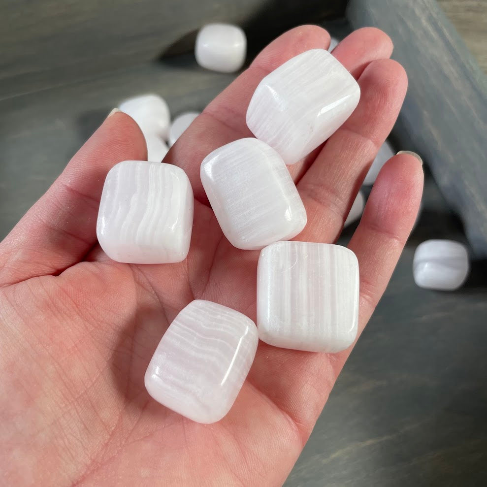 bulk pink tumbled crystals for retail display
