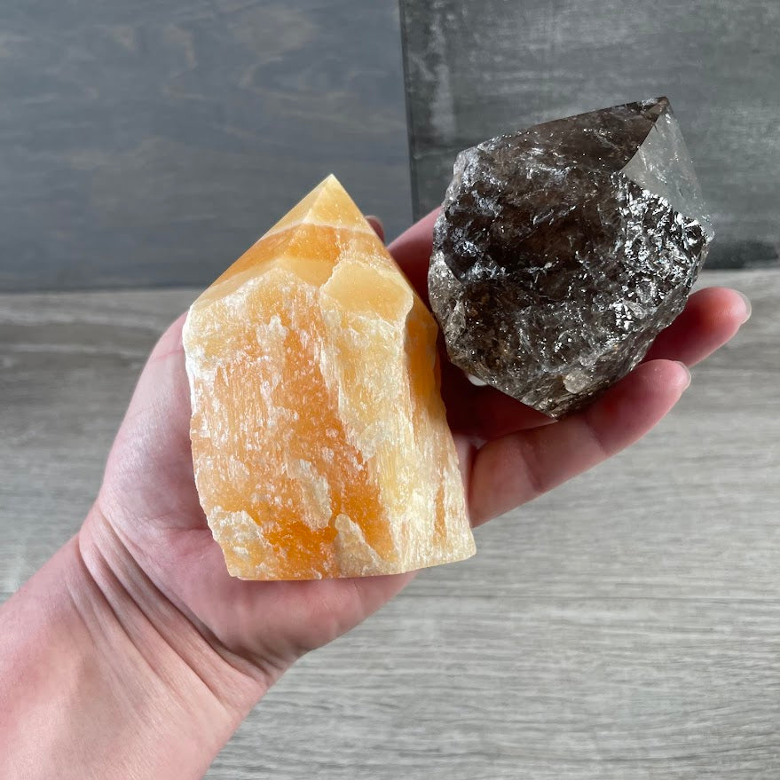 Flat cut base crystal point designed for upright shelf display bulk wholesale