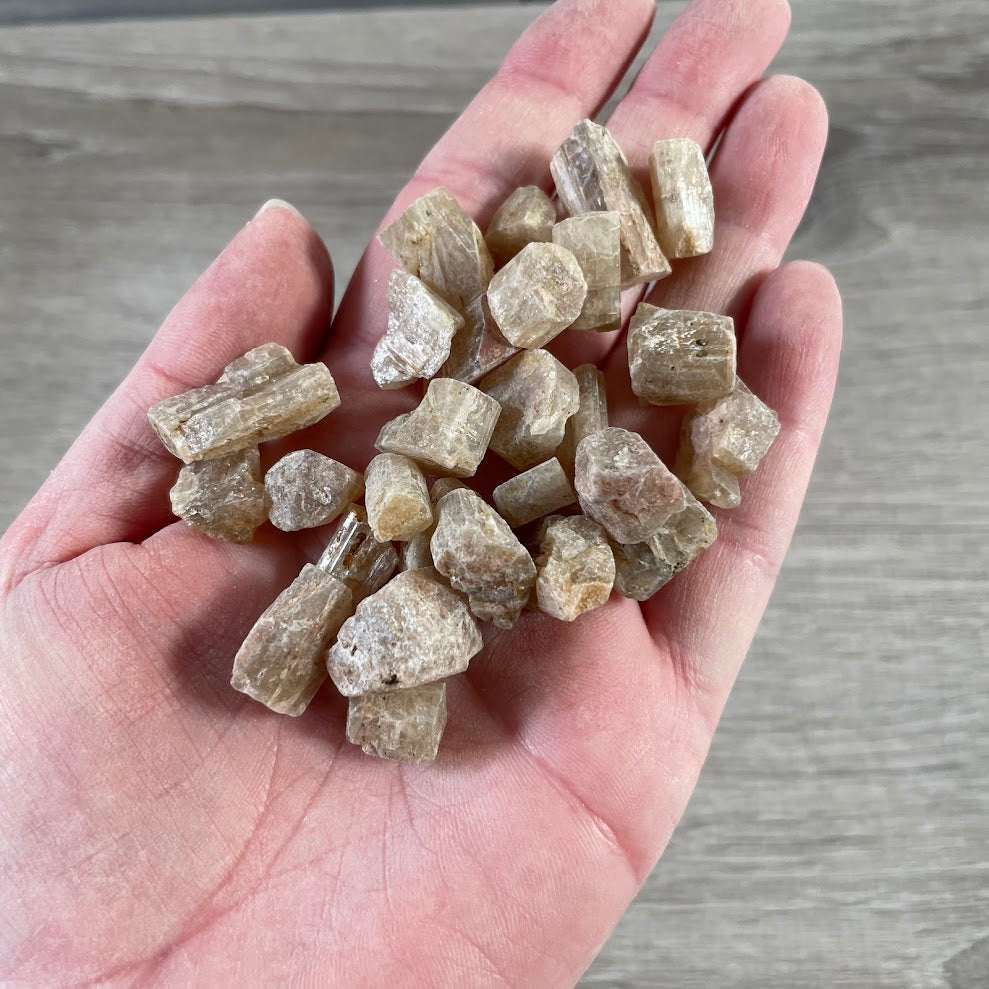 natural apatite stone chunks for rock shops