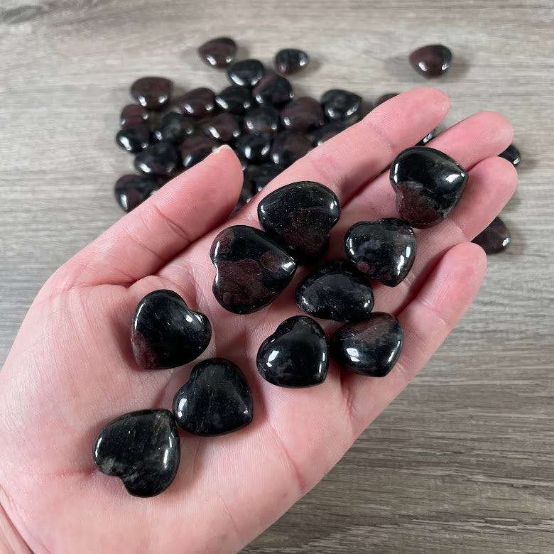 Astrophyllite with garnet small hearts