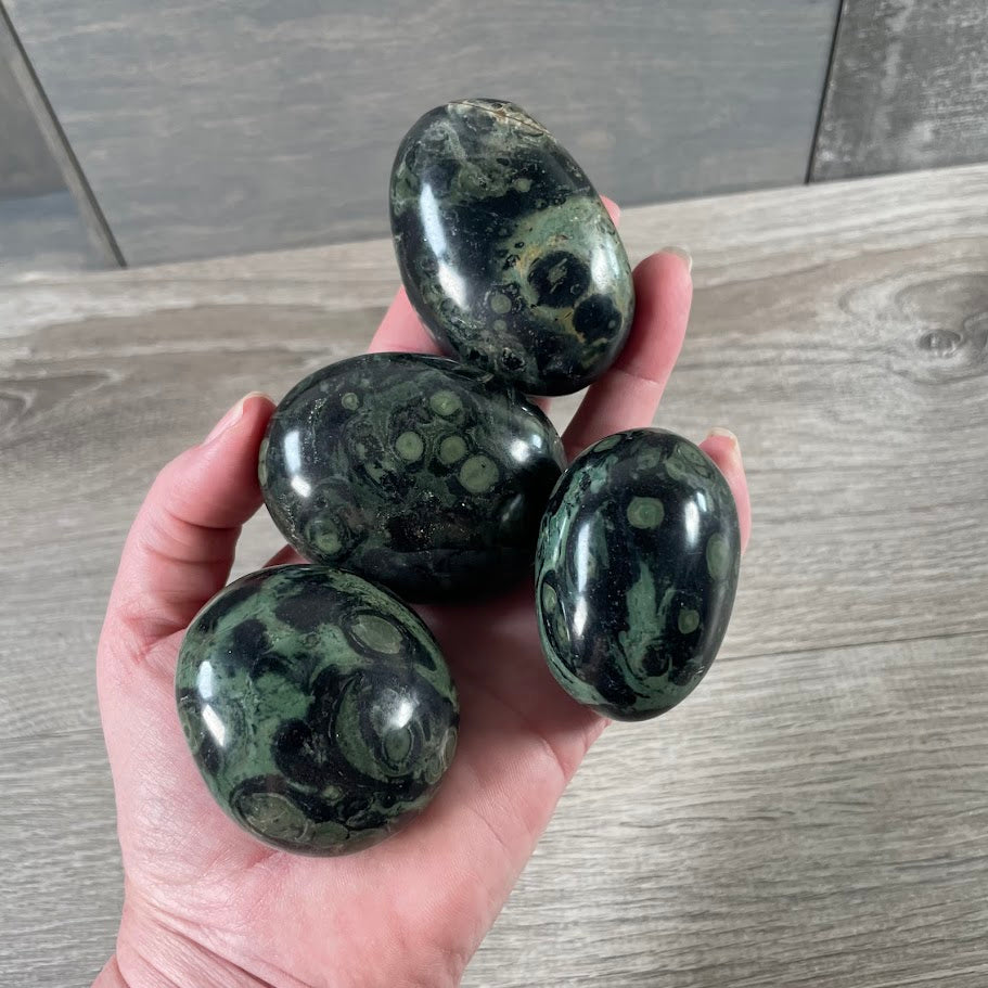 Crystal wholesale supplier, Kambaba jasper  palm stones