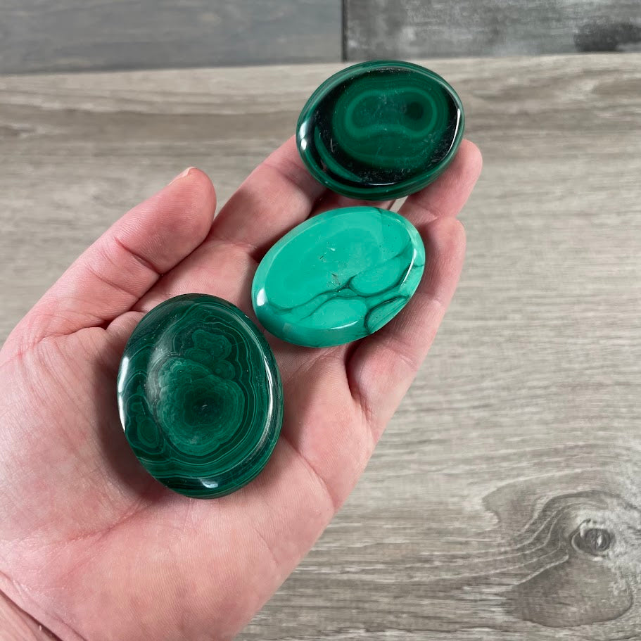 Wholesale malachite thumb stones for metaphysical shops