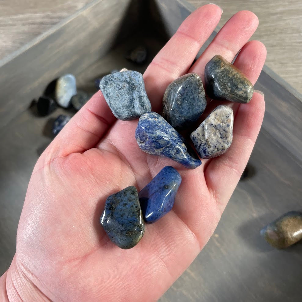 Wholesale Dumortierite pocket stones for meditation and crystal healing shops