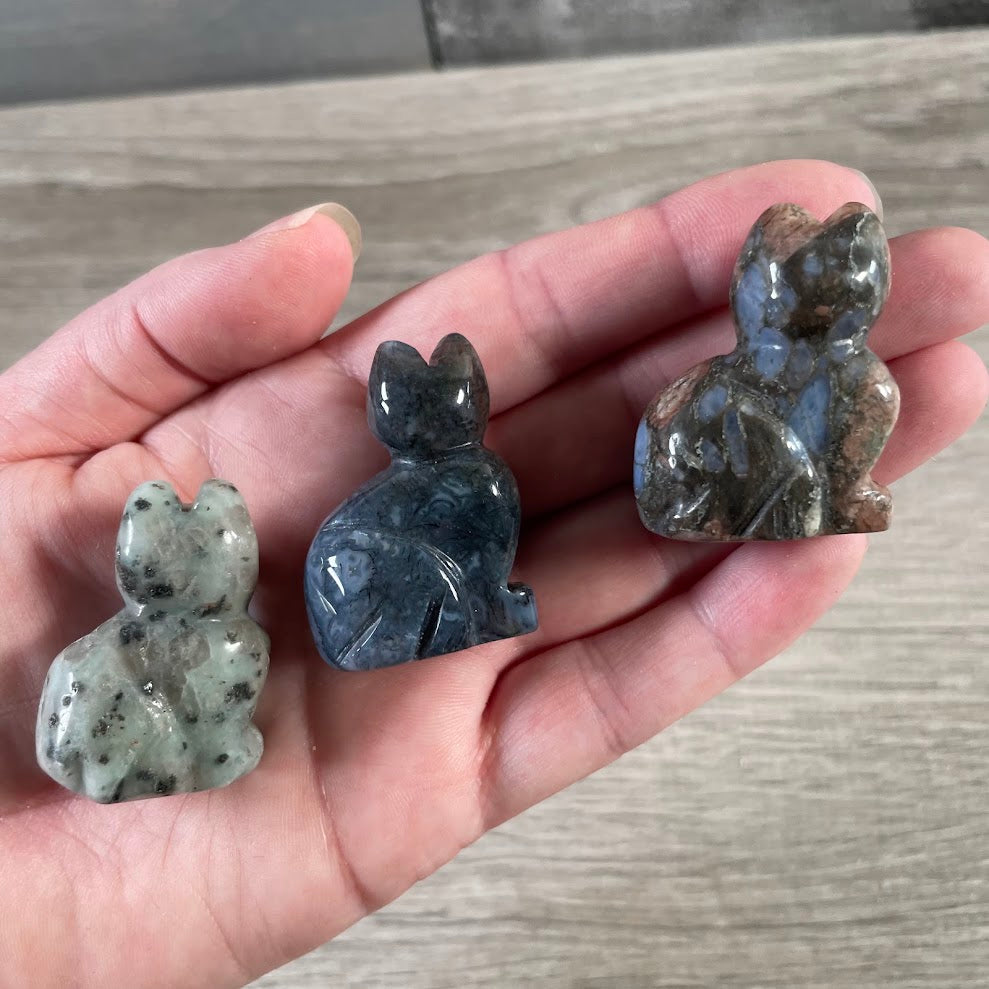 Back side of medium cat cared figurines