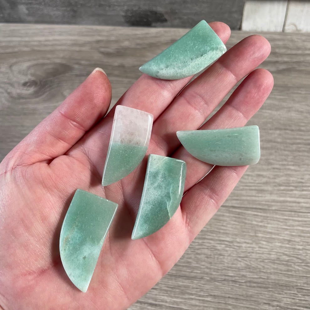 Aventurine polished natural stone claw-shaped crystal carving figurines