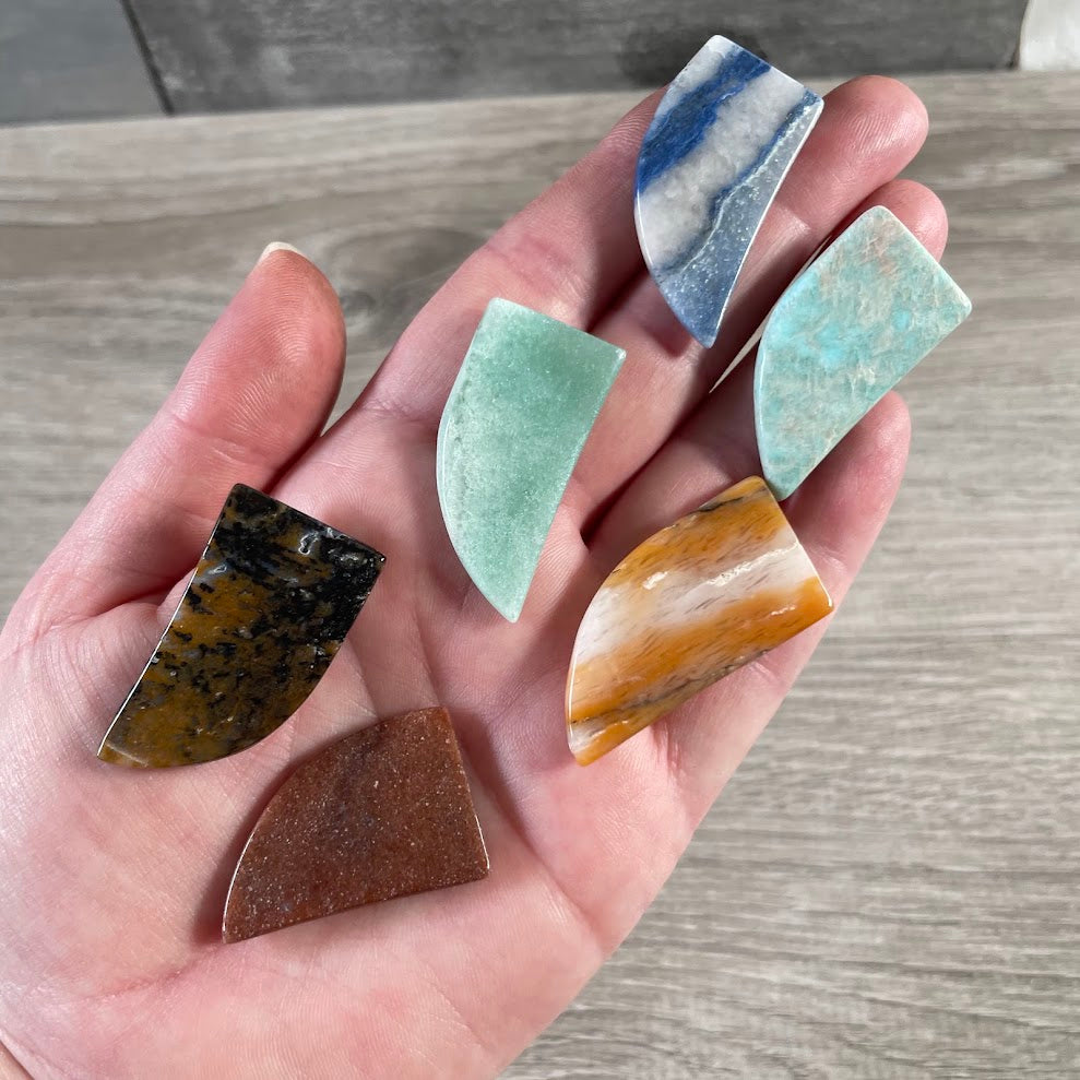 Back side natural crystal claw carvings for gemstone retailers