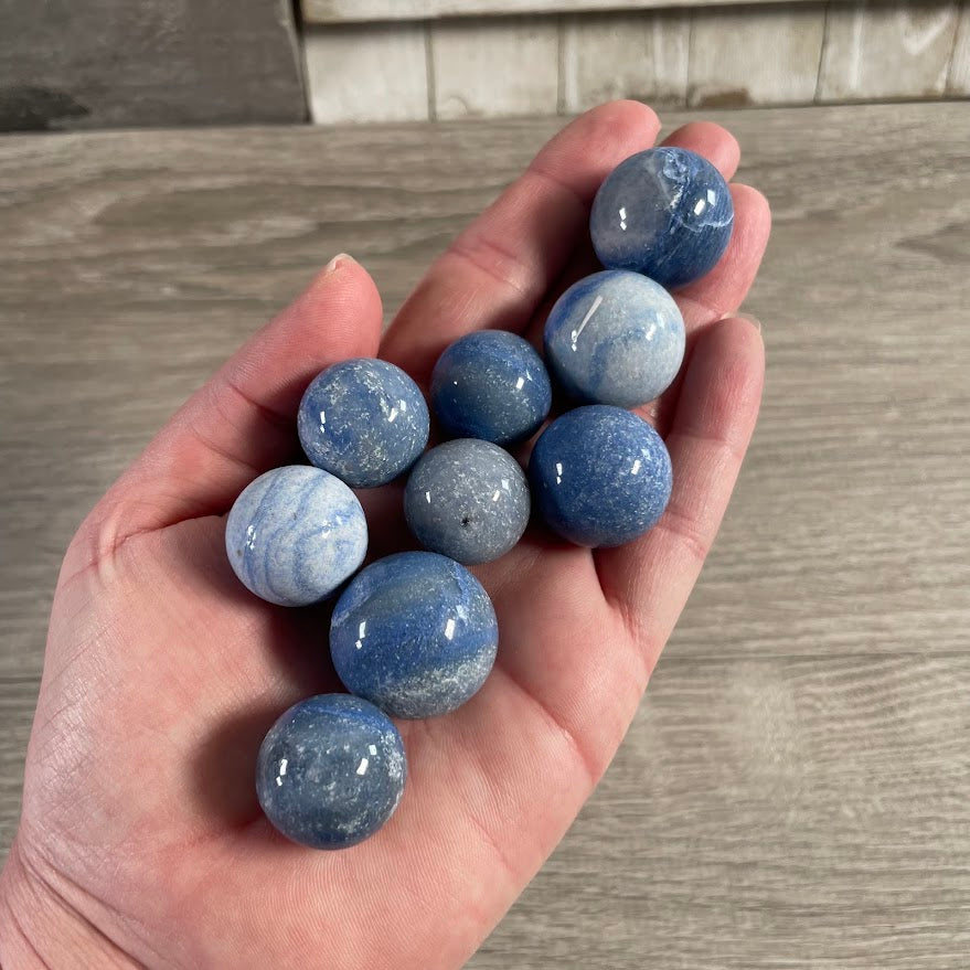 Brazilian blue quartz natural crystal balls polished gemstone spheres for wholesale retailers