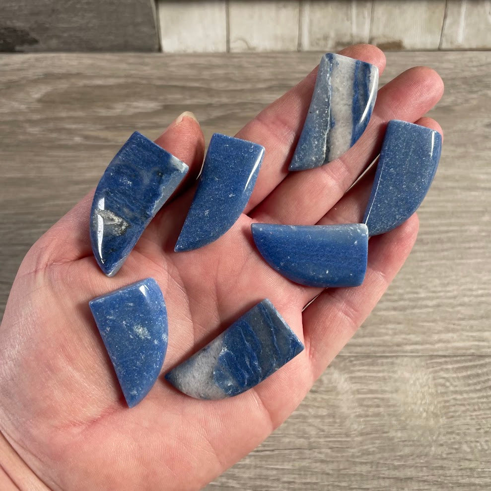 Blue quartz wholesale gemstone claw-shaped crystal carvings assorted stones