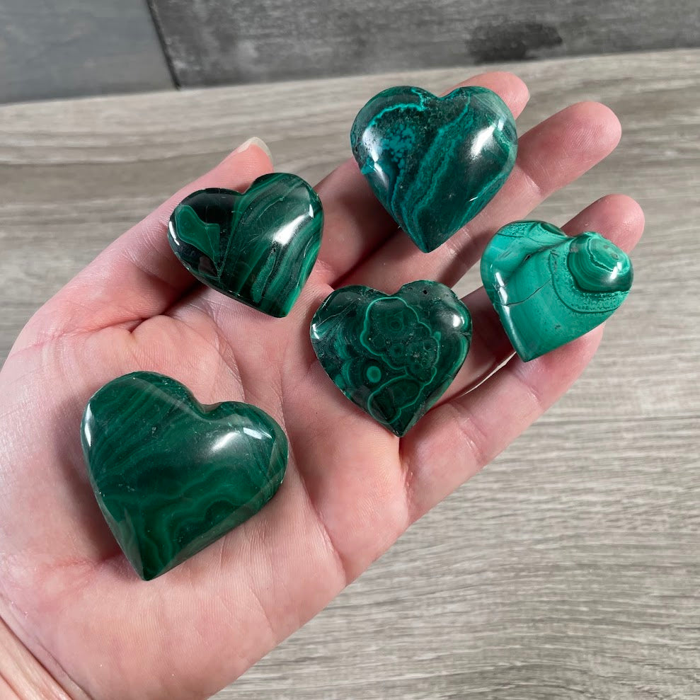 Wholesale malachite crystal heart carving with smooth polished finish