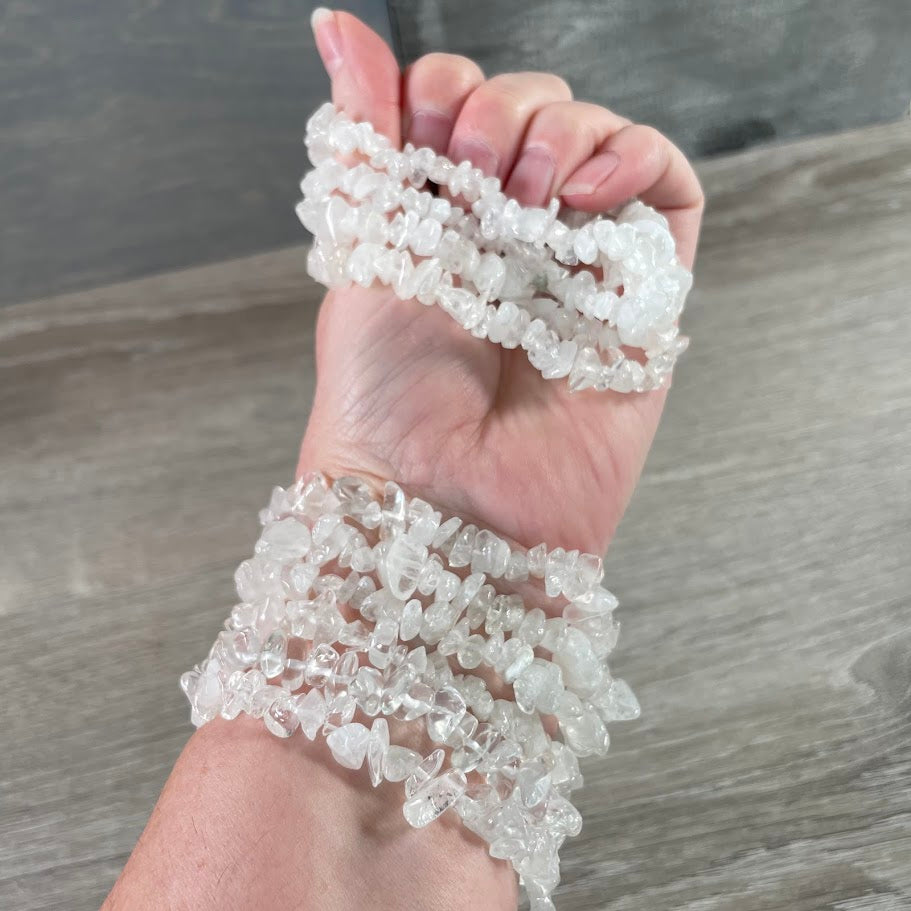 Bulk gemstone quartz chip bracelets for resale in crystal shops and retail gift stores
