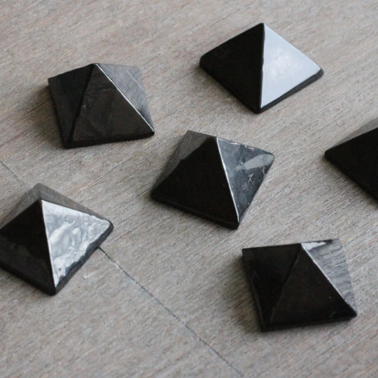 Shungite 30mm Pyramid