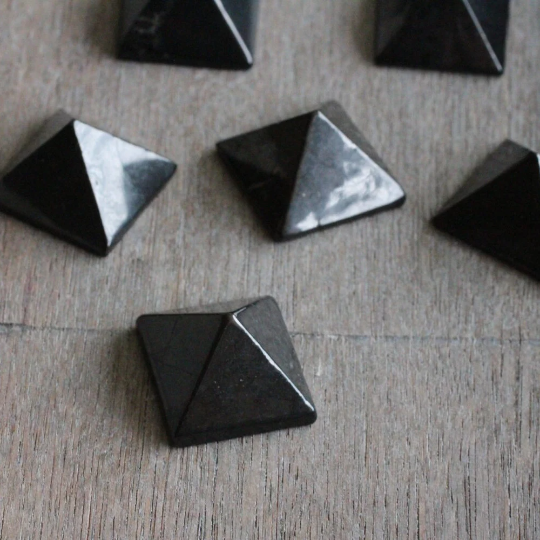 Shungite 30mm Pyramid