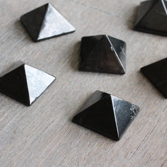 Shungite 30mm Pyramid