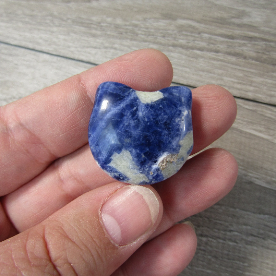 sodalite cat face shaped crystal