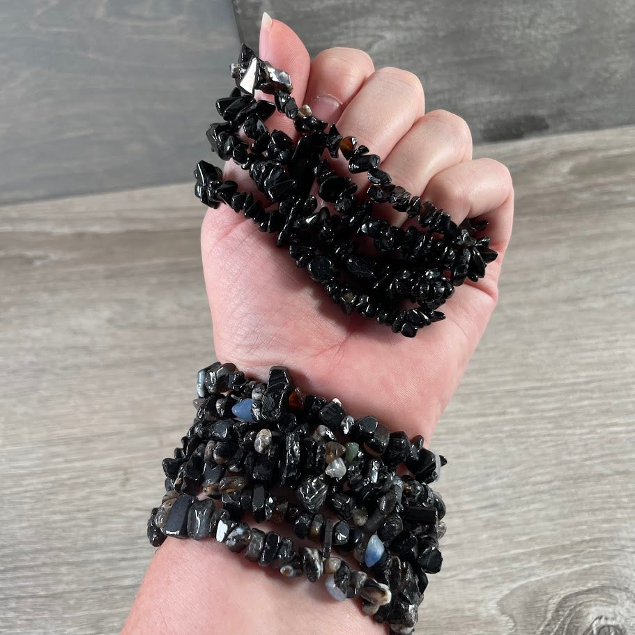 Bulk crystal chip bracelets in onyc gemstones  for wholesale jewelry retailers
