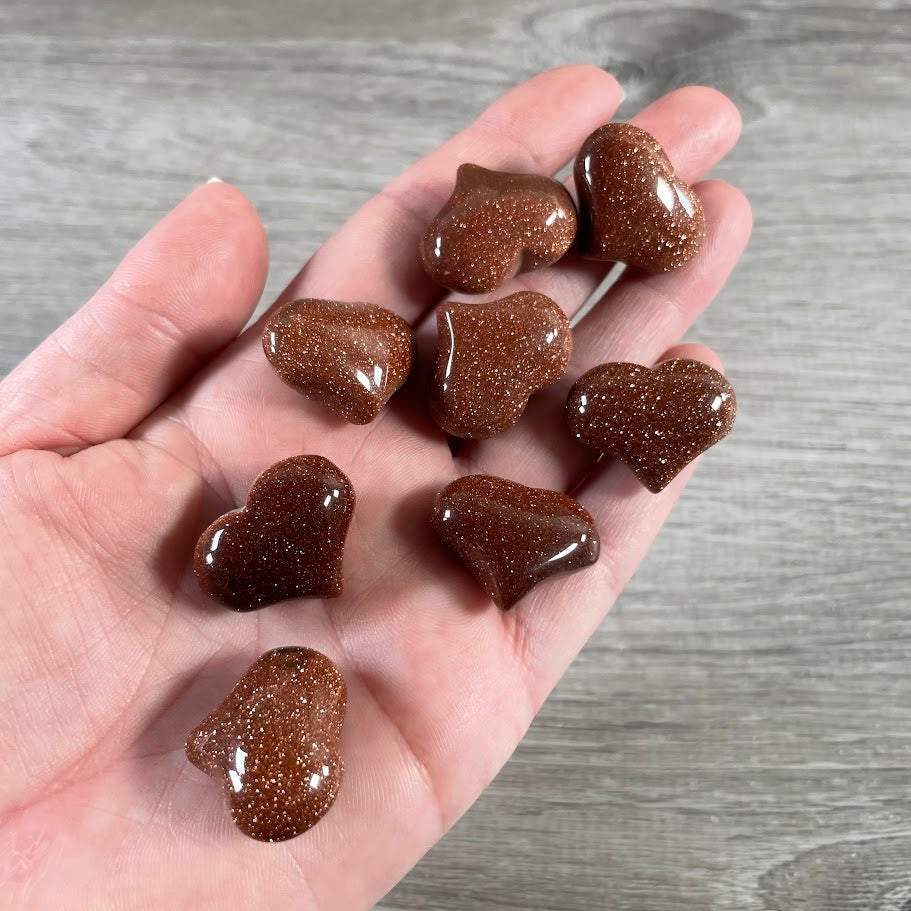 goldstone 25mm heart-shaped gemstone pocket stones with smooth surfaces