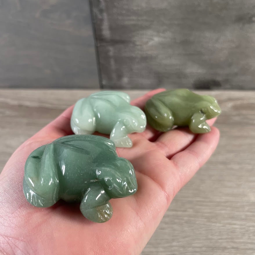Wholesale large frog figurine with nature-inspired green coloring for shelf décor