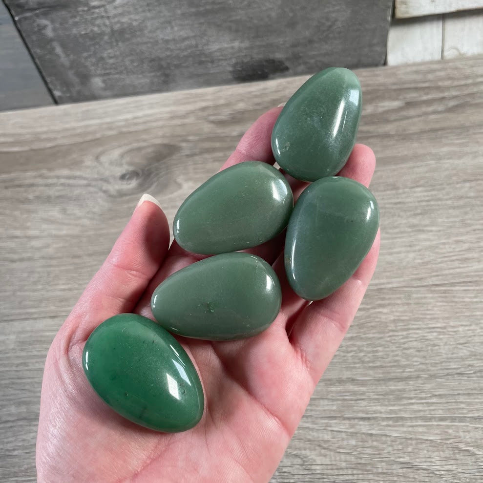Wholesale green gemstone palm stones for resale displays