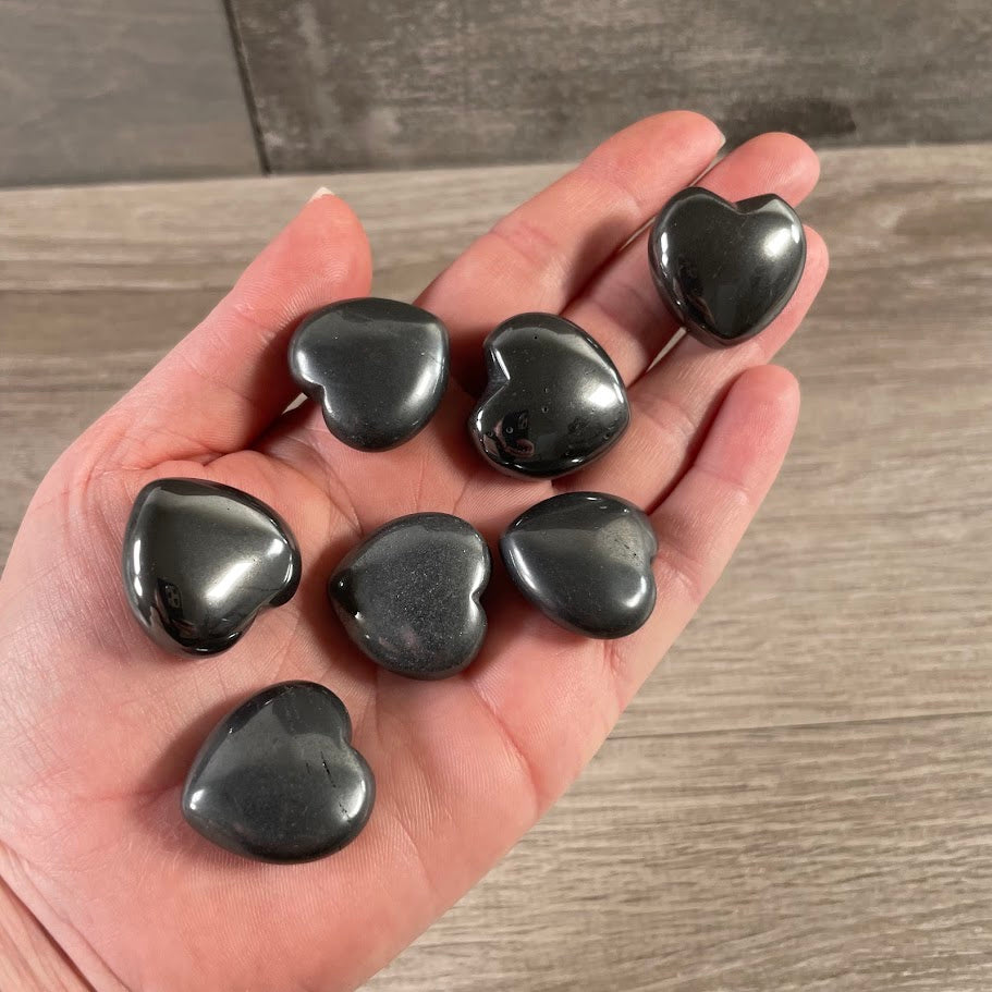 1-inch polished hematite crystal heart natural gemstone pocket stone wholesale
