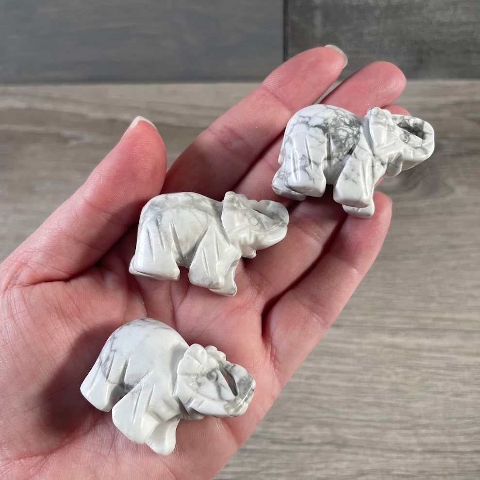 Howlite natural gemstone elephant carving with decorative polished finish for crystal boutiques